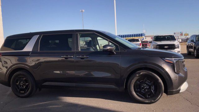 Used 2026 Kia Carnival FWD image 3