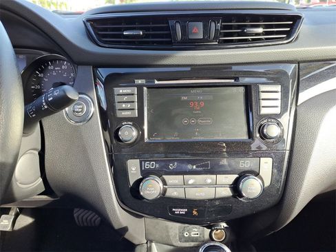 Certified 2022 Nissan Rogue Sport SV image 21