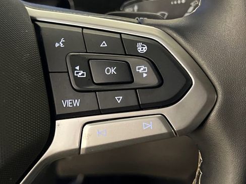 Certified 2025 Volkswagen Atlas Cross Sport SE FWD image 22