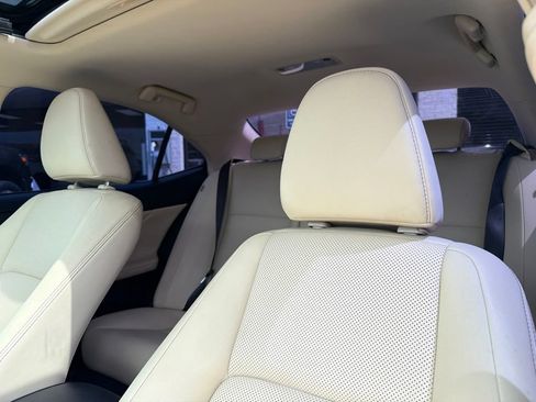 Used 2015 Lexus IS 250 RWD image 16