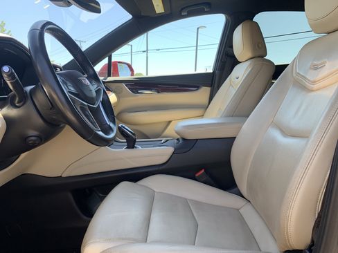 Used 2019 Cadillac XT5 Premium Luxury image 16