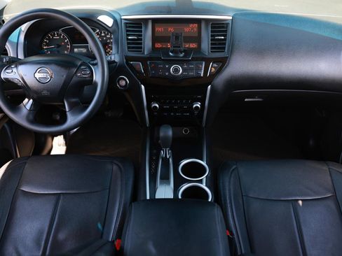 Used 2014 Nissan Pathfinder S image 25