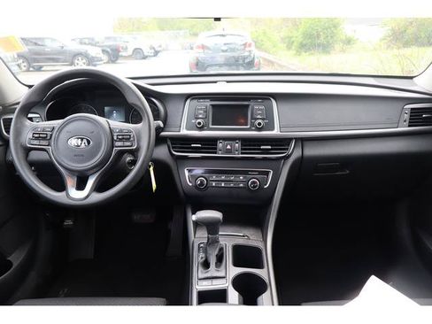 Used 2017 Kia Optima LX FWD image 9