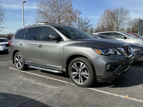 Used 2018 Nissan Pathfinder Platinum image 1