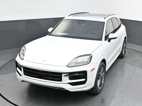 New 2025 Porsche Cayenne image 29