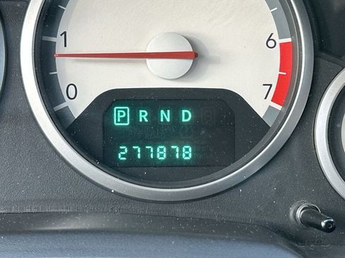 Used 2010 Dodge Grand Caravan SXT FWD image 18
