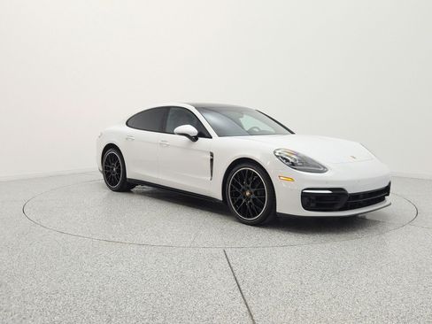 Used 2023 Porsche Panamera image 3