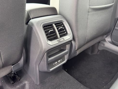 New 2026 Volkswagen Taos SE FWD image 31