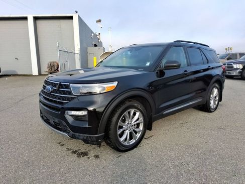 Used 2020 Ford Explorer XLT w/ Equipment Group 202A AWD/4WD image 4