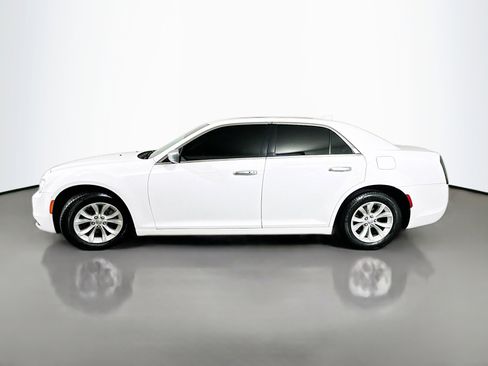 Used 2016 Chrysler 300 Limited image 4