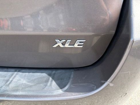 Used 2018 Toyota Sienna XLE w/ XLE Navigation Package FWD image 7