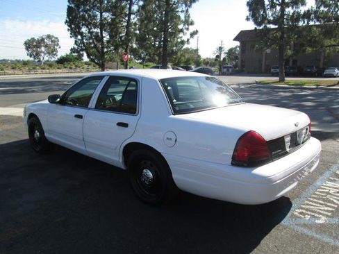 Used 2010 Ford Crown Victoria w/ CNG Package image 4