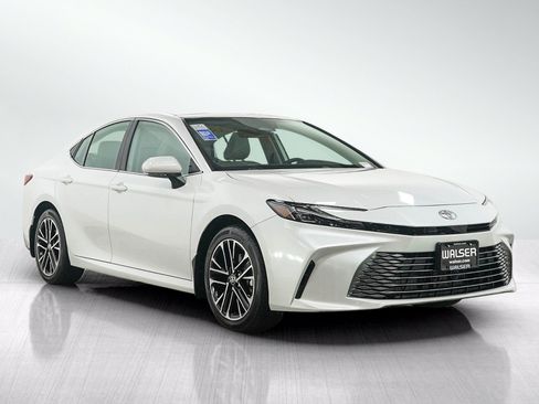 Used 2026 Toyota Camry XLE AWD/4WD image 7