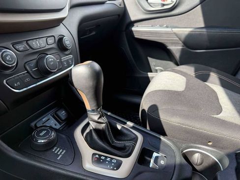 Used 2016 Jeep Cherokee Sport w/ Cold Weather Group AWD/4WD image 29