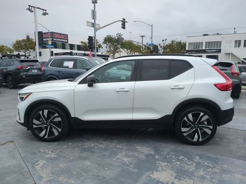 Used 2023 Volvo XC40 B5 Plus w/ Protection Package Premier AWD/4WD image 6