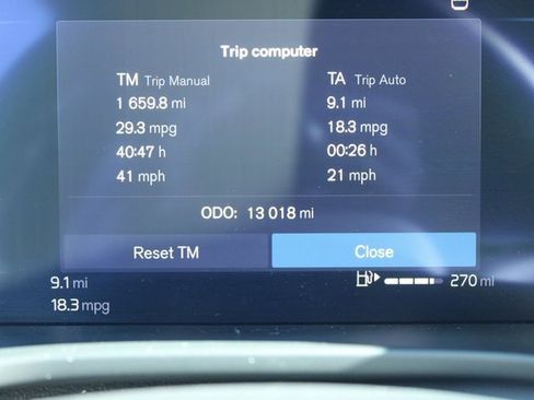 Used 2025 Volvo XC40 B5 Plus image 28