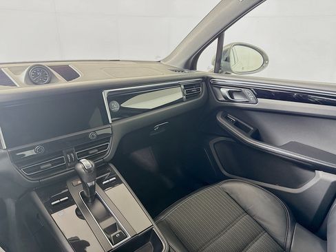 Certified 2023 Porsche Macan Turbo AWD/4WD image 23