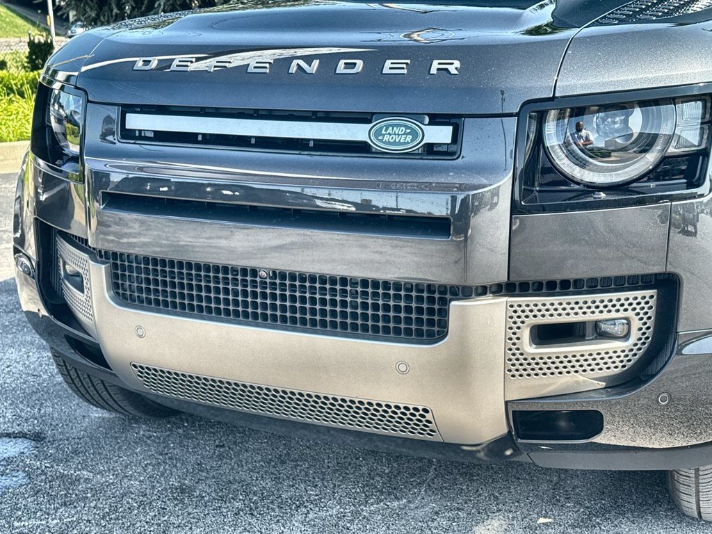 Certified 2025 Land Rover Defender 130 X-Dynamic SE AWD/4WD image 9