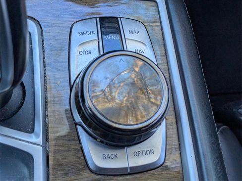 Used 2017 BMW 750i image 31