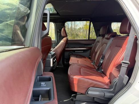 Used 2024 Ford Expedition Limited image 7