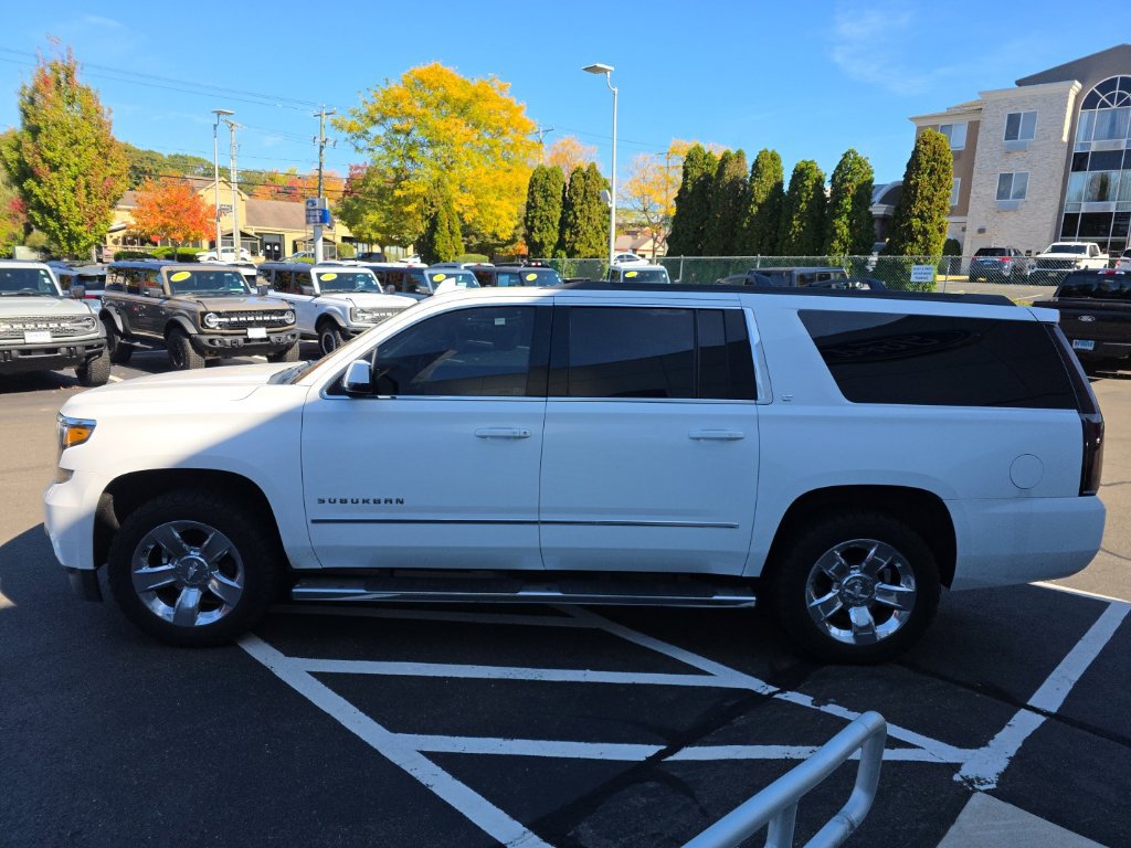 Used 2018 Chevrolet Suburban LT w/ LT Signature Package AWD/4WD image 5