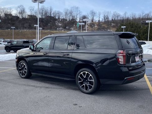 Used 2022 Chevrolet Suburban RST w/ Luxury Package image 3