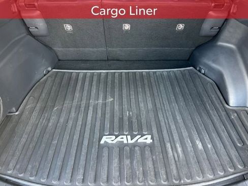 Used 2020 Toyota RAV4 XLE Premium FWD image 20