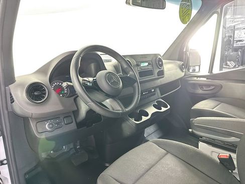 Used 2025 Mercedes-Benz Sprinter 2500 image 16
