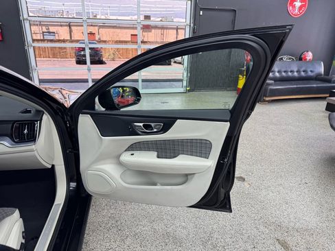 Used 2021 Volvo S60 T6 Momentum AWD/4WD image 19