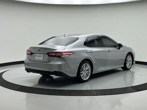 Used 2020 Toyota Camry XLE image 7