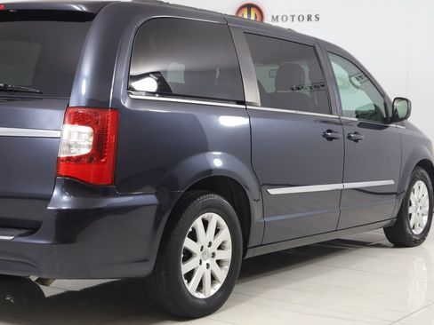 Used 2013 Chrysler Town & Country Touring FWD image 42