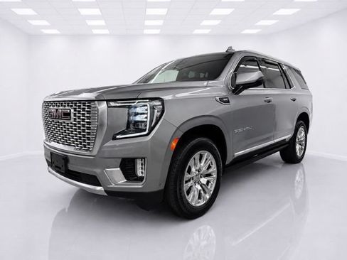 Used 2024 GMC Yukon Denali w/ Advanced Technology Package AWD/4WD image 4