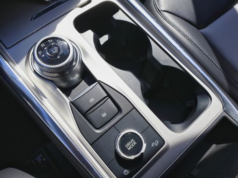 Used 2022 Ford Explorer XLT w/ Equipment Group 202A image 25