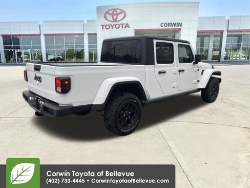 Used 2022 Jeep Gladiator Willys image 5
