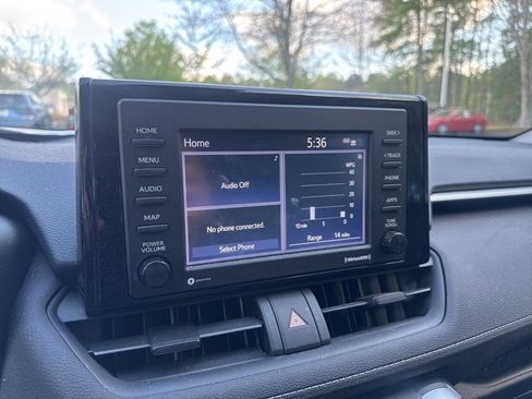 Used 2021 Toyota RAV4 XLE image 4