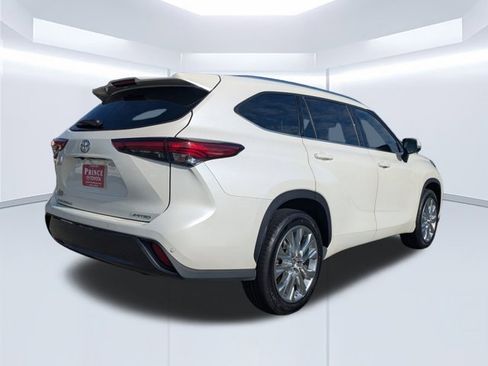 Used 2020 Toyota Highlander Limited image 3
