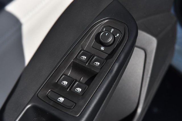 New 2027 Volkswagen Taos SE FWD image 8