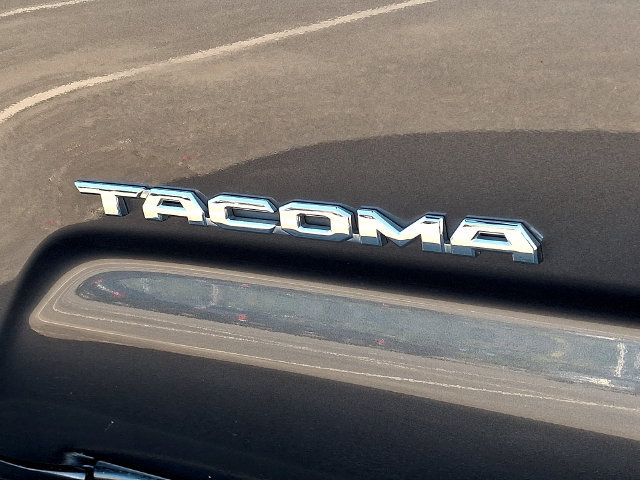 Used 2022 Toyota Tacoma TRD Off-Road w/ Technology Package AWD/4WD image 20