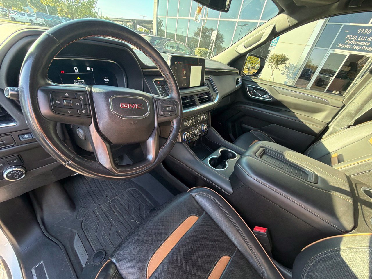 Used 2023 GMC Yukon AT4 w/ Technology Package AWD/4WD image 18