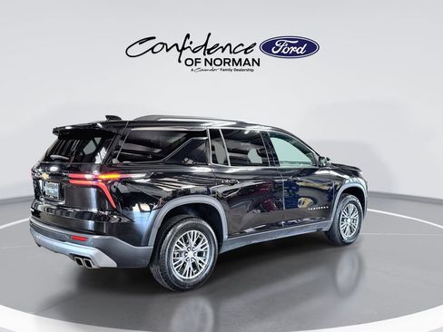 Used 2025 Chevrolet Traverse LT FWD image 9