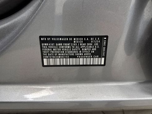 Used 2025 Volkswagen Jetta SE w/ Sunroof Package image 36