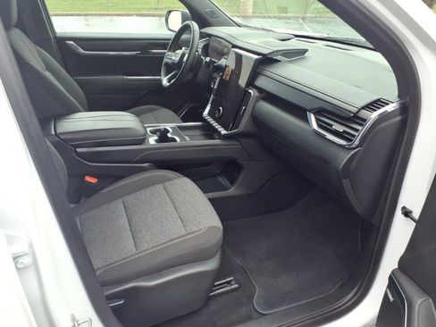 Used 2025 GMC Acadia Elevation AWD/4WD image 21