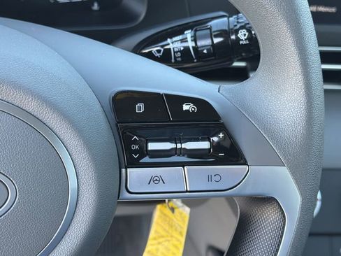 Certified 2025 Hyundai Elantra SE image 25