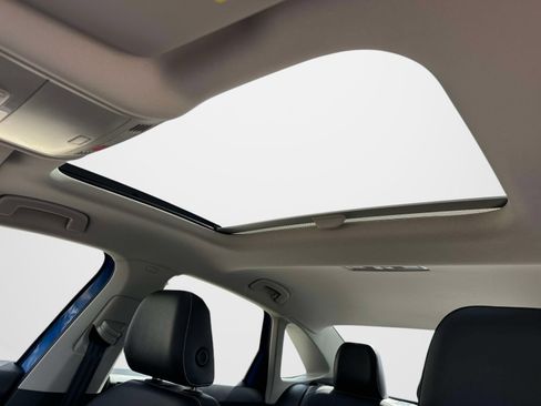 Certified 2023 Volkswagen Jetta SE w/ Panoramic Sunroof Package FWD image 15