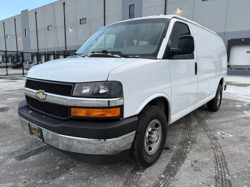 Used 2017 Chevrolet Express 3500 image 1