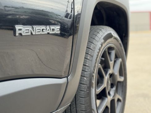 Used 2019 Jeep Renegade Altitude w/ Quick Order Package 2XM AWD/4WD image 5