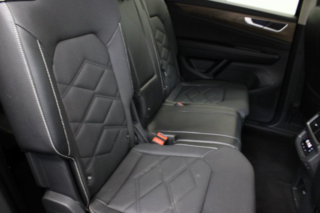 Used 2024 Volkswagen Atlas SE AWD/4WD image 14