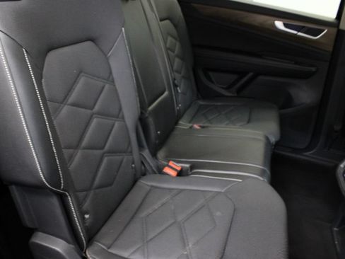 Used 2024 Volkswagen Atlas SE AWD/4WD image 14