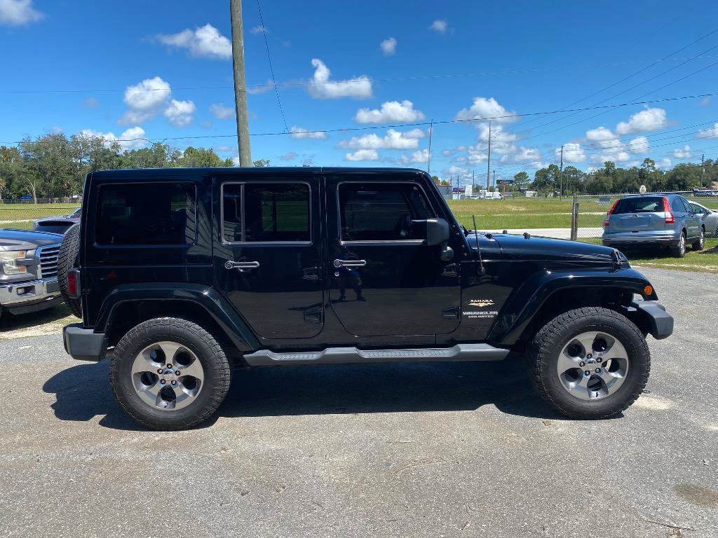 Used 2012 Jeep Wrangler Unlimited Sahara w/ Connectivity Group AWD/4WD image 6