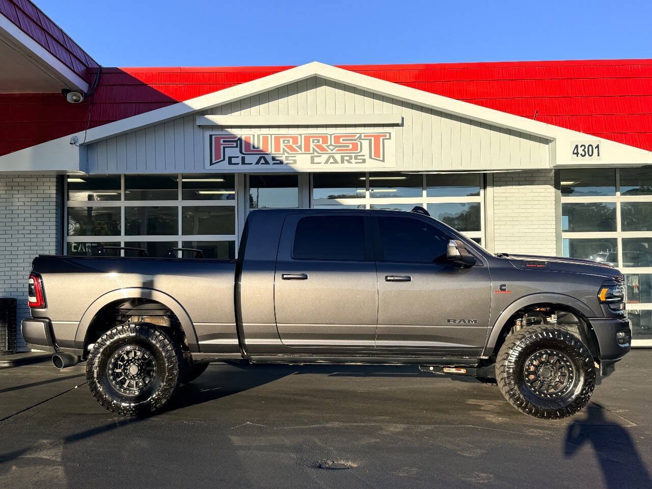Used 2022 RAM 3500 Limited AWD/4WD image 2